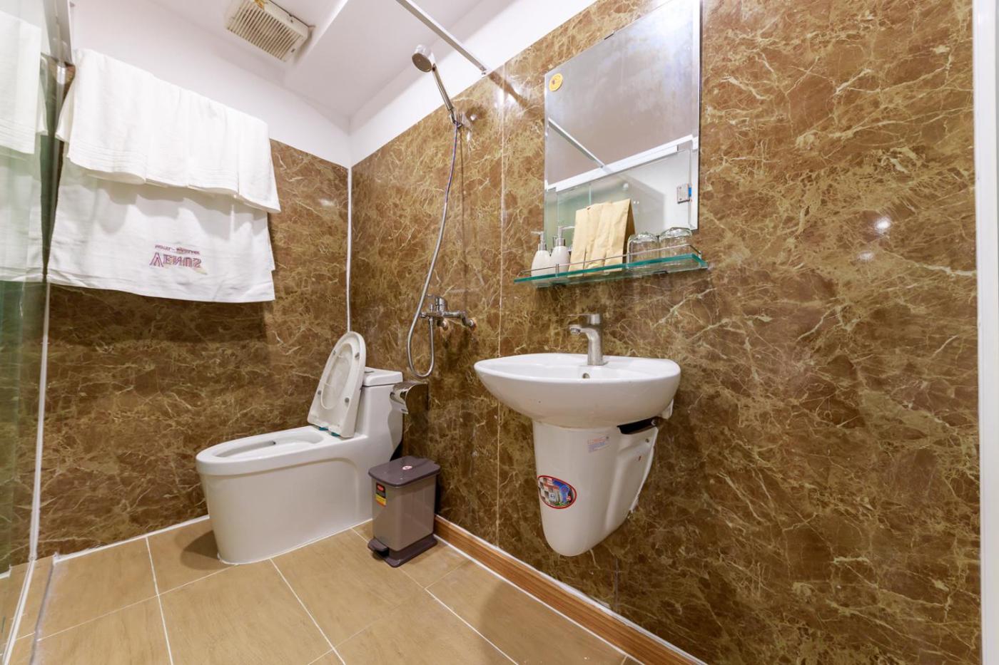 Venus Hotel & Massage - Bui Vien Walking Street Ho Chi Minh City Bagian luar foto